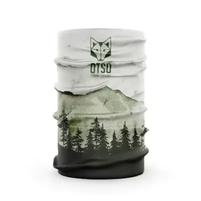 Cachecol tubular com padrão de floresta e montanhas em verde, branco e preto com logo de lobo e texto OTSO THINK SPORT.