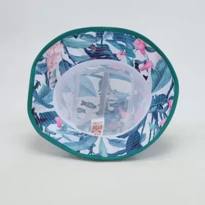 Chapéu praia com padrão floral azul e verde