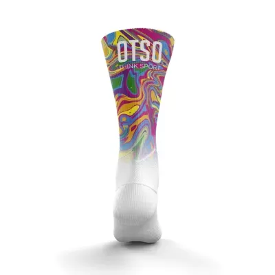 Meia desportiva colorida com padrão psicadélico e inscrição OTSO TINK SPORTS