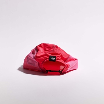 Boné cor-de-rosa com etiqueta VÅGA e fecho ajustável