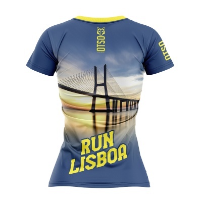 Camiseta azul com imagem da Ponte 25 de Abril e texto RUN LISBOA