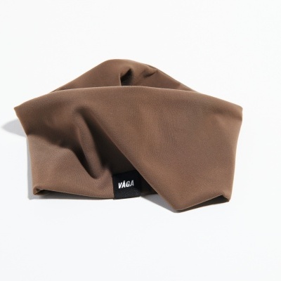 faixa de cabelo castanha com etiqueta VÁGA