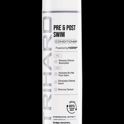 Frasco branco de condicionador TRIHARD PRE & POST SWIM com texto preto e cinzento