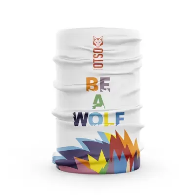 Bandana tubular branca com texto colorido e padrão gráfico colorido.