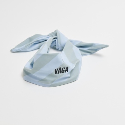 Lenço azul claro com texto VÁGA