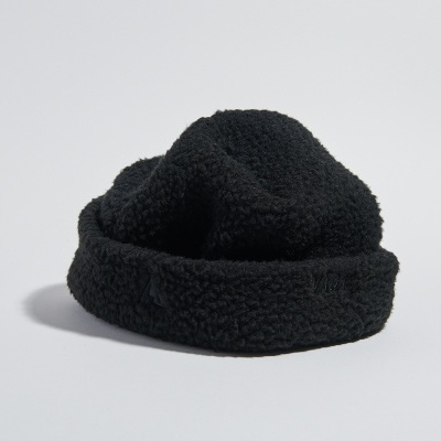 Gorro preto tipo sherpa felpudo
