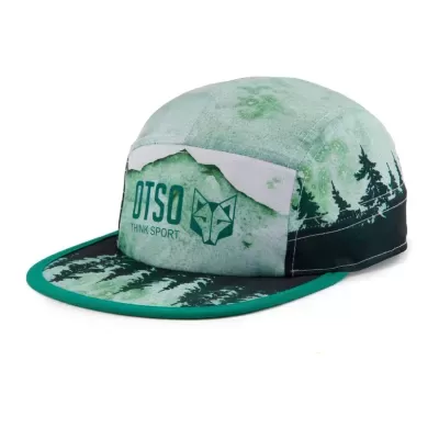 Boné verde e branco com padrão de árvores e inscrição OTSO THINK SPORT