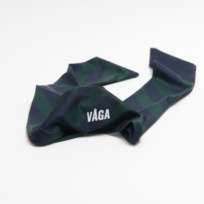 Meia curta às riscas verdes e pretas com palavra VÁGA