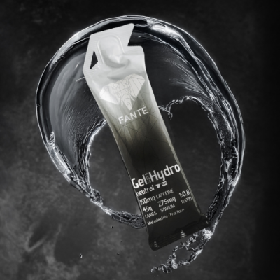 Pacote preto e cinza de Gel Hydro com texto, rodeado por água em splash