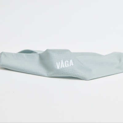 Faixa elástica cinzento claro com texto VÅGA