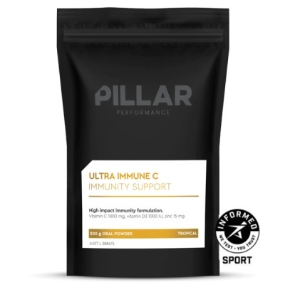 Embalagem preta de pó para imunidade PILLAR ULTRA IMMUNE C sabor tropical, selo INFORMED SPORT.