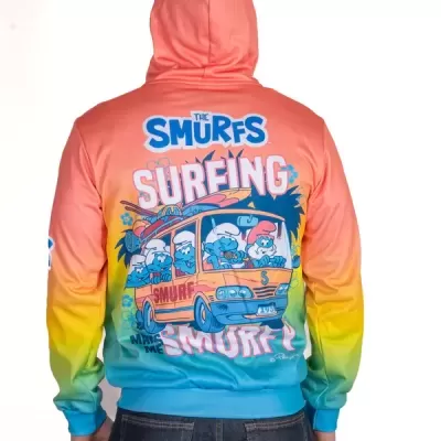 Sweatshirt colorida com estampa dos Smurfs a surfar nas costas
