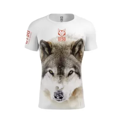 T-shirt branca com estampa de rosto de lobo e texto OTSO