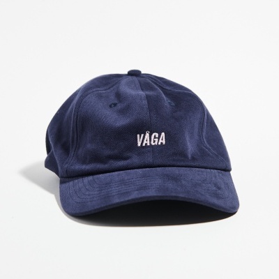 Boné azul escuro com bordado branco VÅGA