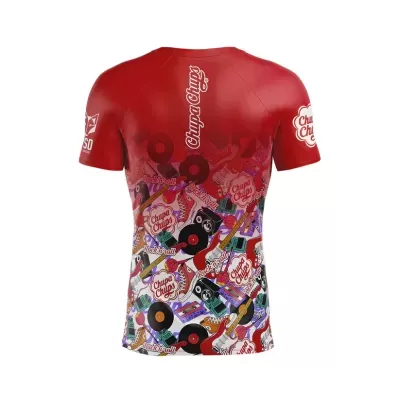 T-shirt vermelha com estampados coloridos e texto Chupa Chups