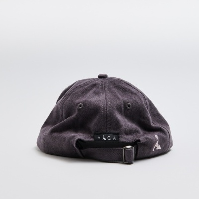 Boné preto de tecido com etiqueta preta VAGA e logótipo branco