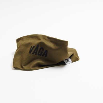 Bandana verde-oliva com a palavra VAGA em preto sobre fundo branco