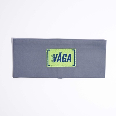 Faixa elástica cinza com etiqueta verde e texto VÅGA azul