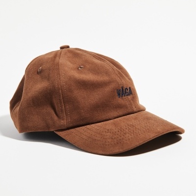 Boné castanho com bordado preto 