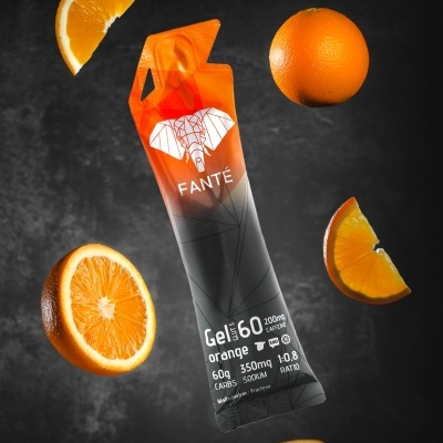 Gel energético Fanté sabor laranja com fatias de laranja e laranja inteira