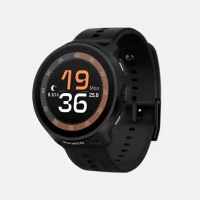 Relógio inteligente preto SUUNTO com bracelete de silicone e mostrador digital.
