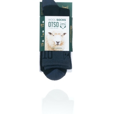 Meias de lã OTSO azul escuro com etiquetas e imagem de ovelha em fundo branco