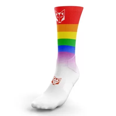 Meia desportiva branca com padrão de arco-íris e logotipos de raposa vermelhos