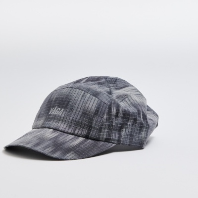 Boné cinza texturizado com aba e texto VIGIL