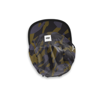 Boné camuflado com etiqueta WEAR e logotipo branco.