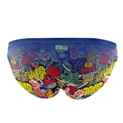 Cueca de banho colorida com padrão gráfico e cós azul