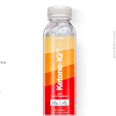 Frasco de Ketone IQ com rótulo laranja e amarelo, texto em português sobre cetose e gráfico de níveis de corpos cetônicos.