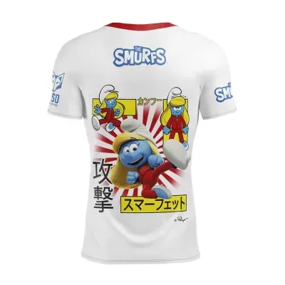 T-shirt branca com estampado dos Smurfs e texto em japonês