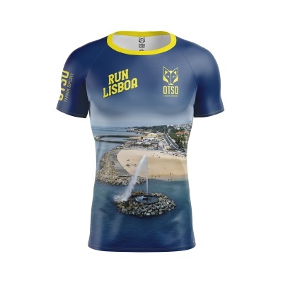 T-shirt desportiva azul com imagem de praia e textos RUN LISBOA e OTSO