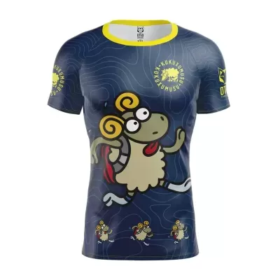 Camiseta azul escura com estampa de ovelha cartoon a correr e texto amarelo
