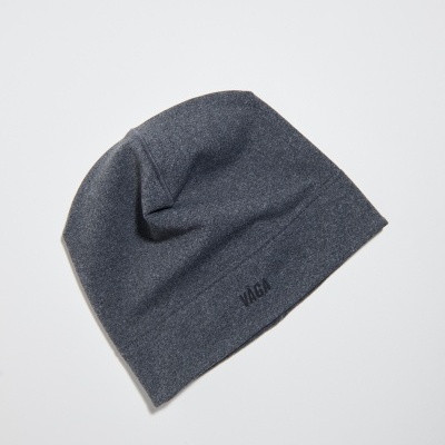 Gorro cinzento escuro com texto VAGA