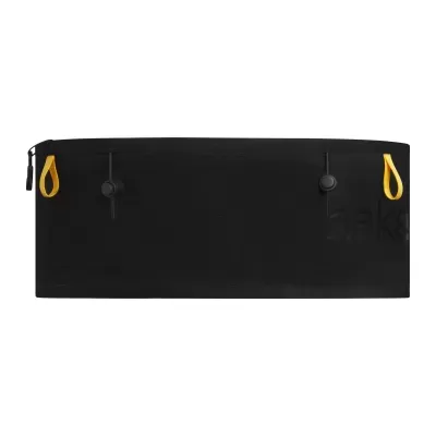 Estojo escolar preto com detalhes amarelos e botões