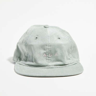 Boné cinzento claro de veludo com aba curva e bordado branco