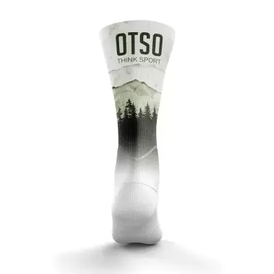 Meia desportiva branca com design de montanhas e a marca OTSO THINK SPORT