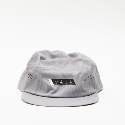 Boné cinzento claro da marca VÁGA com paliça rígida
