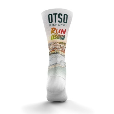 Meia desportiva branca com texto e imagem da cidade de Lisboa