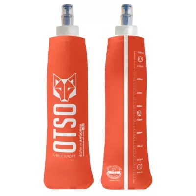 Garrafa flexível laranja com tampa azul e texto branco OTso