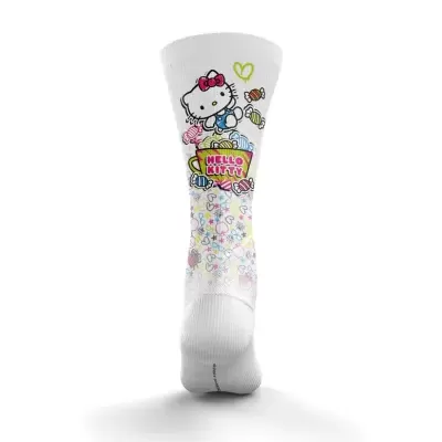 Meia branca decorada com personagem Hello Kitty e texto colorido
