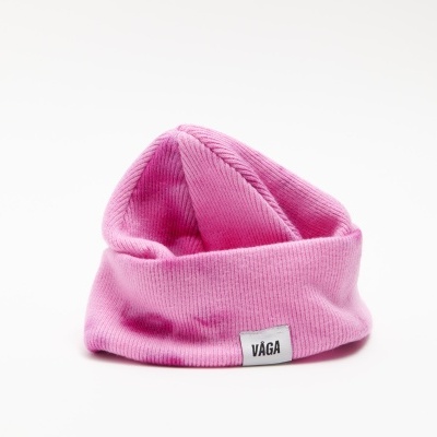 Gorro de malha rosa com etiqueta branca 