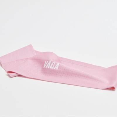 Faixa elástica líquida cor-de-rosa com texto VÁGA em branco