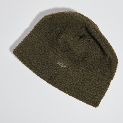Gorro felpudo verde-oliva com etiqueta VANS