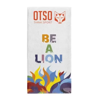 Toalha branca com texto colorido e chamas multicoloridas