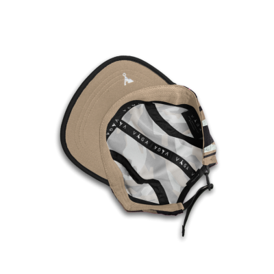 Boné bege e preto com pala bege e interior estampado