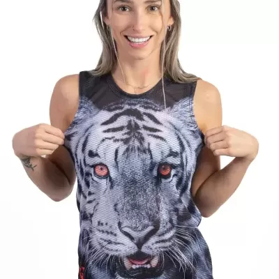 Top desportivo com estampa de tigre cinza e preto