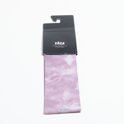 Fita elástica rosa tie-dye embalada num suporte preto