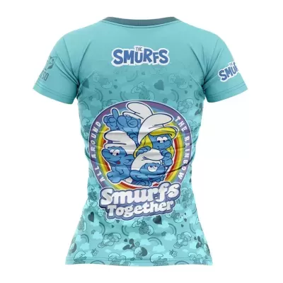 T-shirt azul turquesa com estampados e texto dos Smurfs na parte traseira